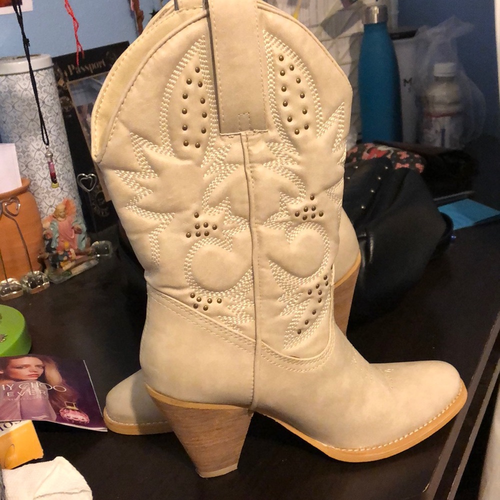 High heel boots